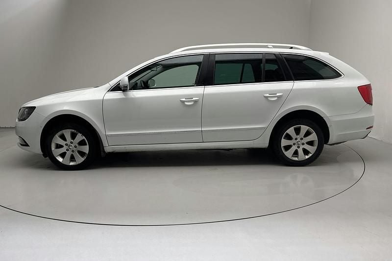 Begagnad Skoda Superb 170 HK (125 kW) 2015 Vit Kombi