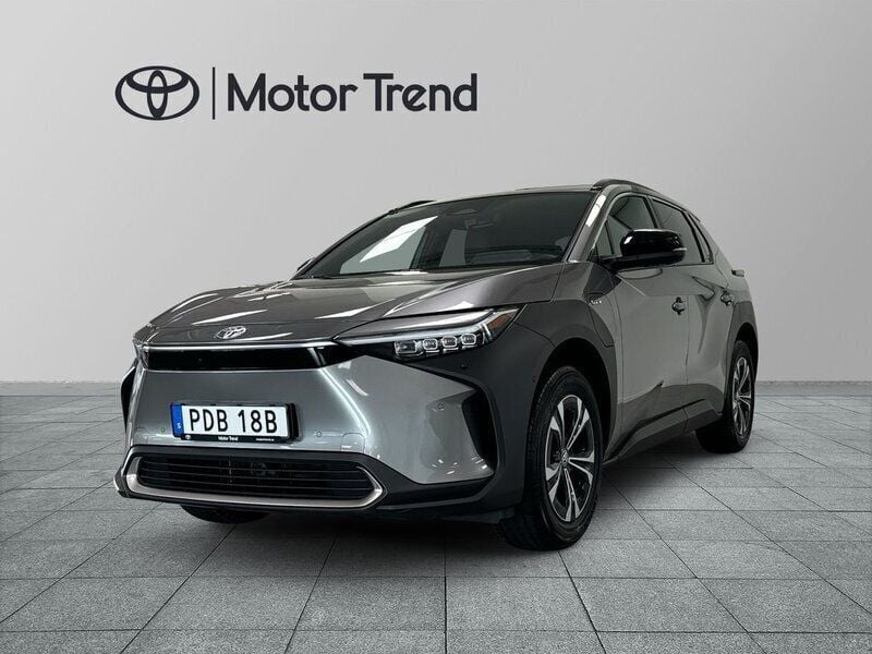 Silver Begagnad 2024 Toyota bZ4X Executive SUV | 509 900 kr (Marknadspris) - Bild 1/3