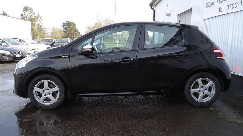 Begagnad Peugeot 208 82 HK (60 kW) 2013 Svart Halvkombi