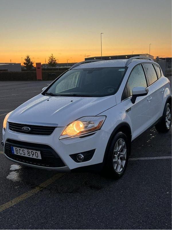 Vit Begagnad 2011 Ford Kuga Titanium SUV | 64 900 kr (Marknadspris) - Bild 1/4