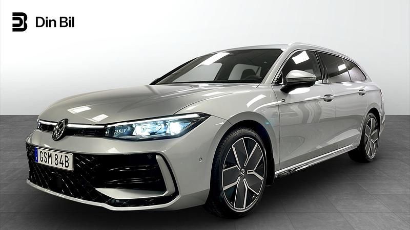 Silver Ny 2026 VW Passat | 595 200 kr (Dyr) - Bild 1/4