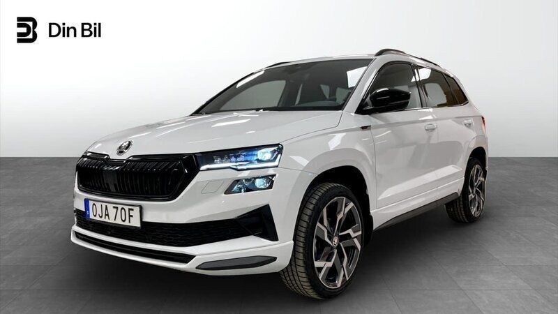 Vit Ny 2024 Skoda Karoq SportLine SUV | 384 900 kr (Marknadspris) - Bild 1/4