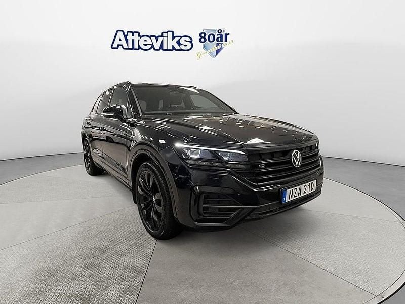 Svart Begagnad 2022 VW Touareg SUV | 439 000 kr (Superpris) - Bild 1/4