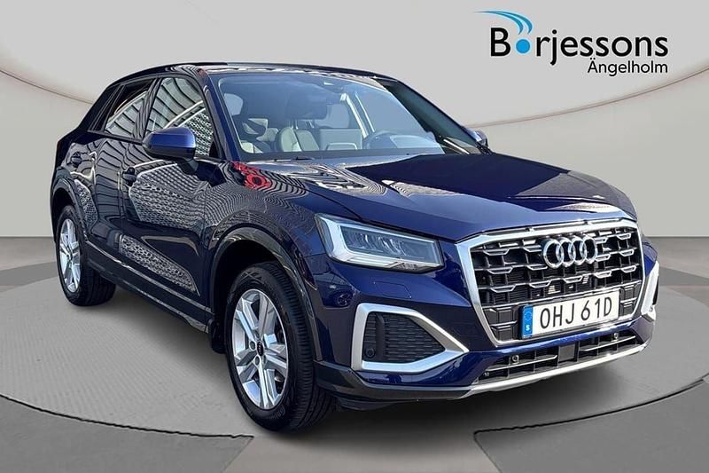 Blå Begagnad 2024 Audi Q2 Advanced Plus SUV | 299 000 kr (Marknadspris) - Bild 1/4