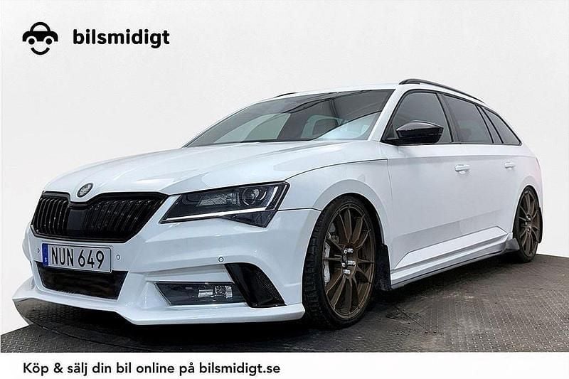 Vit Begagnad 2016 Skoda Superb RS Kombi | 309 900 kr - Bild 1/3