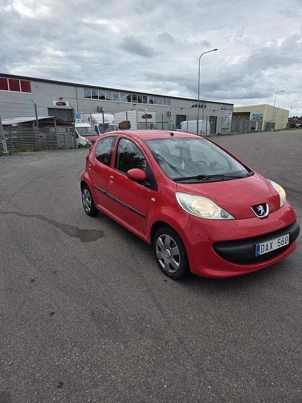 Röd Begagnad 2008 Peugeot 107 Halvkombi | 21 900 kr (Marknadspris) - Bild 1/3