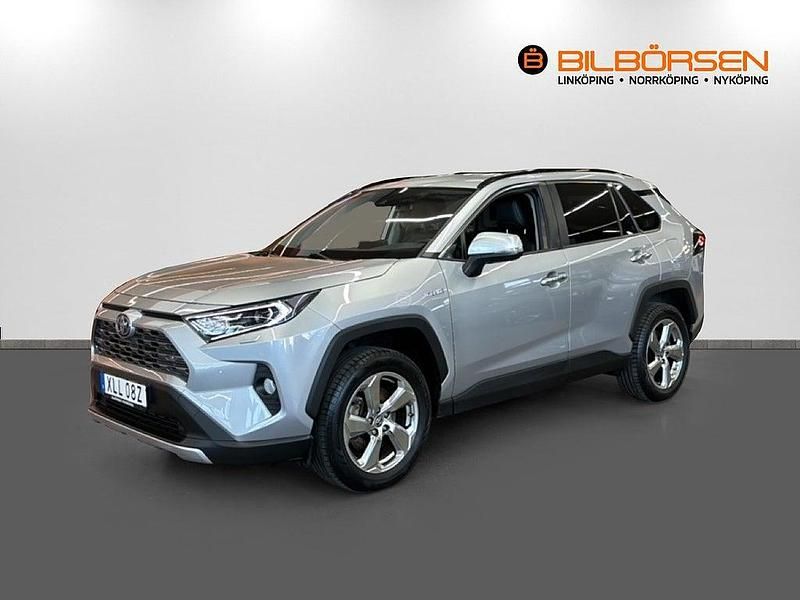 Silver Begagnad 2021 Toyota RAV4 Hybrid Executive SUV | 339 900 kr (Marknadspris) - Bild 1/4