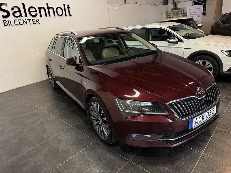 Begagnad Skoda Superb LAURIN & KLEMENT 190 HK (139 kW) 2015 Mörkröd Kombi