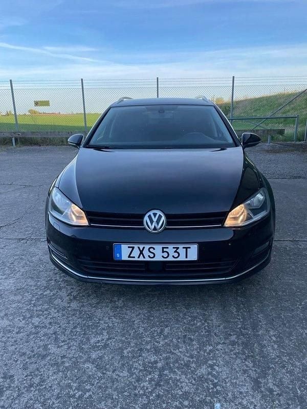 Begagnad VW Golf VII Highline 140 HK (102 kW) 2014 Svart Kombi