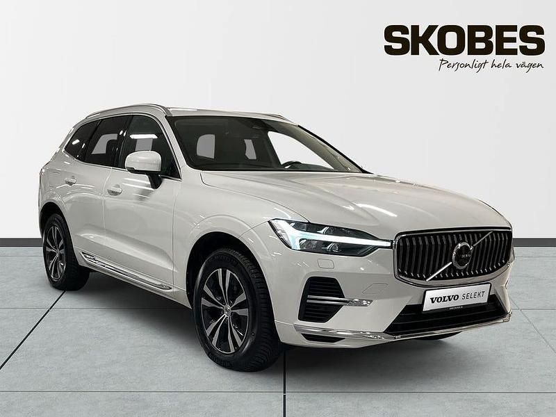 Vit Begagnad 2023 Volvo XC60 Core SUV | 429 400 kr (Bra pris) - Bild 1/3