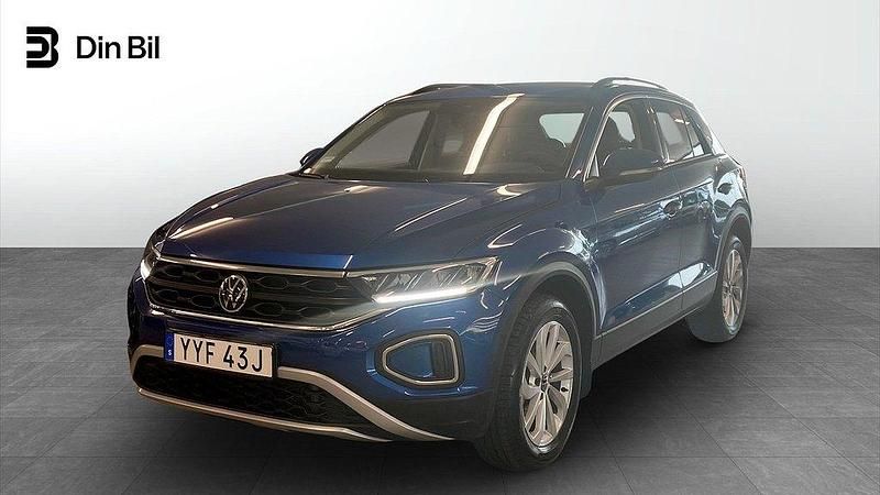 Blå Begagnad 2024 VW T-Roc Life SUV | 289 900 kr (Marknadspris) - Bild 1/4