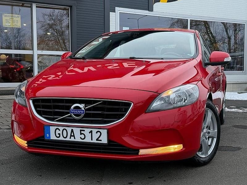 Begagnad Volvo V40 Kinetic 120 HK (88 kW) 2014 Röd Halvkombi
