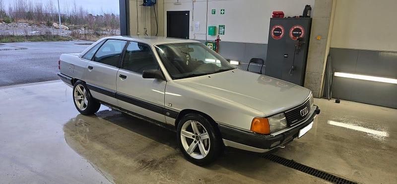 Begagnad 1990 Audi 100 Sedan | 98 000 kr - Bild 1/3