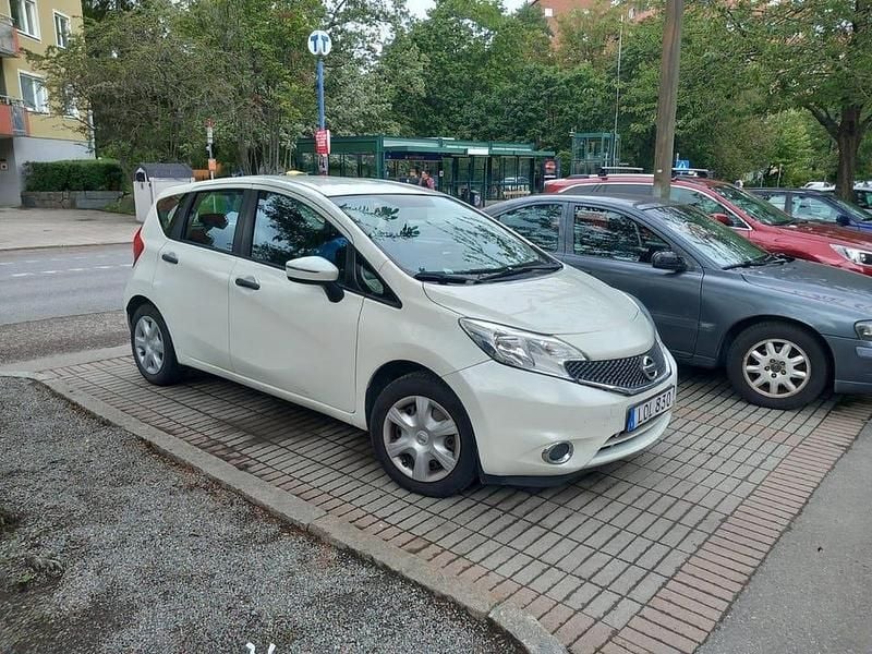 Vit Begagnad 2014 Nissan Note Minibuss | 45 000 kr (Marknadspris) - Bild 1/4