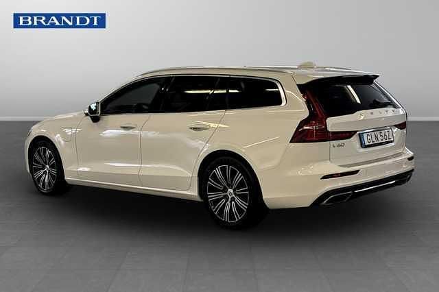 Begagnad Volvo V60 341 HK (250 kW) 2022 Vit Kombi