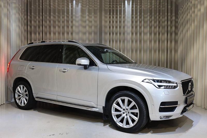 Silver Begagnad 2016 Volvo XC90 Momentum SUV | 319 900 kr (Marknadspris) - Bild 1/4