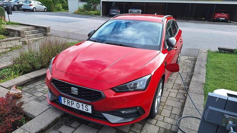 Röd Begagnad 2021 Seat Leon ST FR Kombi | 210 000 kr (Bra pris) - Bild 1/4