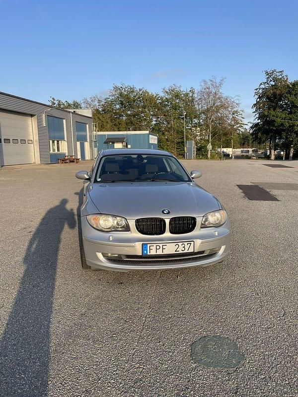 Begagnad 2007 BMW 118 Halvkombi | 59 500 kr (Marknadspris) - Bild 1/4
