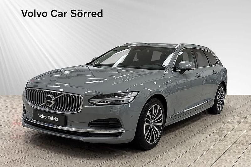 Grå Begagnad 2023 Volvo V90 Core Kombi | 449 900 kr (Marknadspris) - Bild 1/3