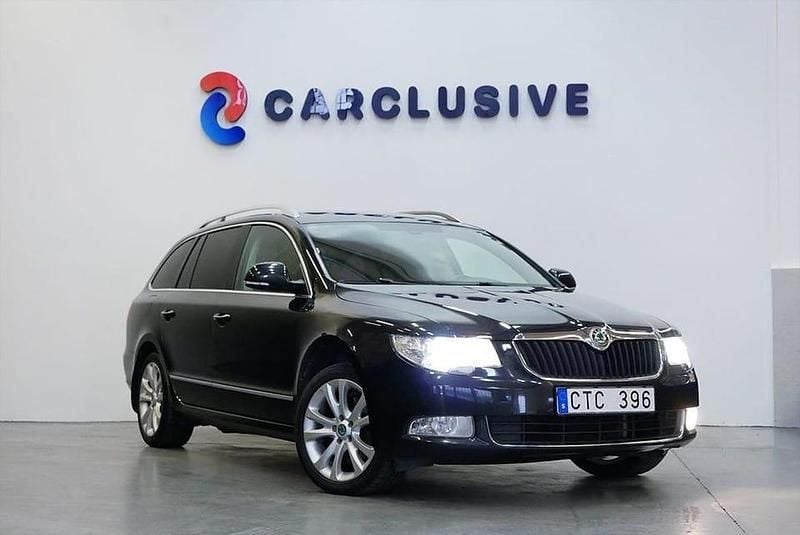 Begagnad Skoda Superb 141 HK (103 kW) 2012 Svart Kombi