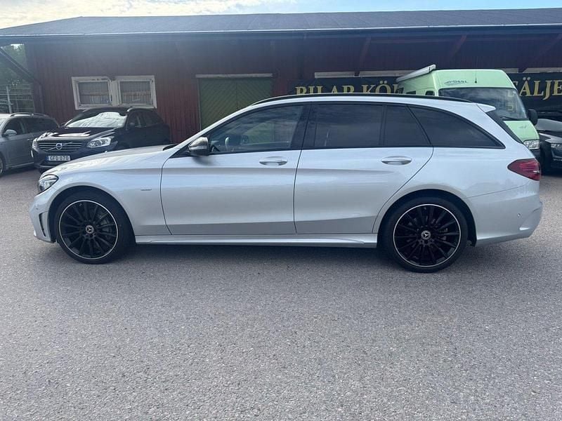 Silver Begagnad 2020 Mercedes C220 AMG line Kombi | 339 000 kr (Bra pris) - Bild 1/4