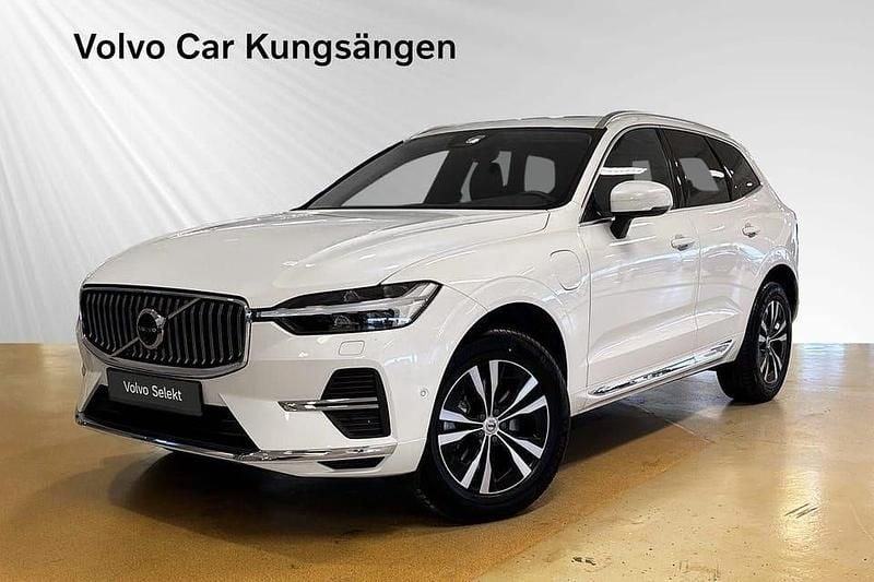 Vit Begagnad 2025 Volvo XC60 Core SUV | 514 900 kr (Marknadspris) - Bild 1/3
