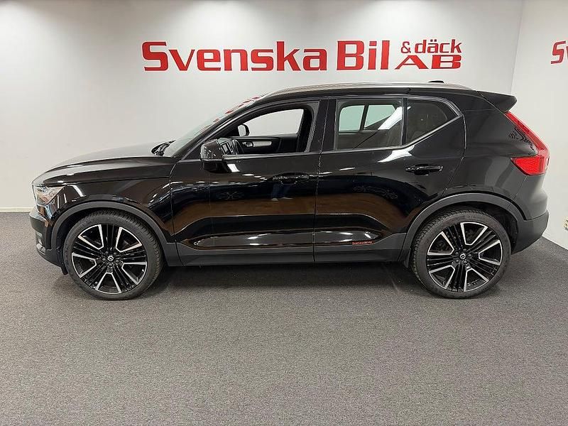 Begagnad Volvo XC40 Momentum 197 HK (144 kW) 2020 Svart SUV