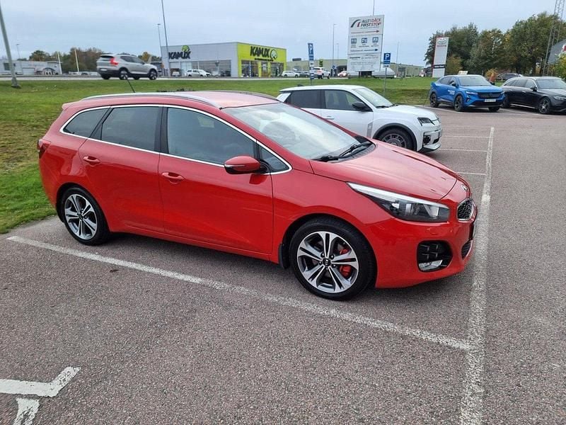 Röd Begagnad 2016 Kia Ceed Sportswagon GT-Line Kombi | 149 000 kr (Marknadspris) - Bild 1/4