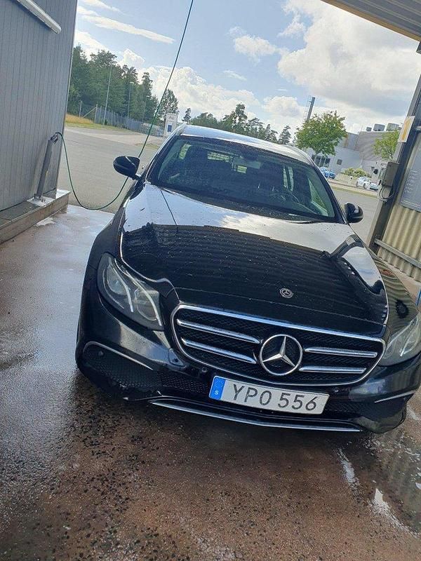 Svart Begagnad 2019 Mercedes E200 Avantgarde Kombi | 170 000 kr (Bra pris) - Bild 1/4