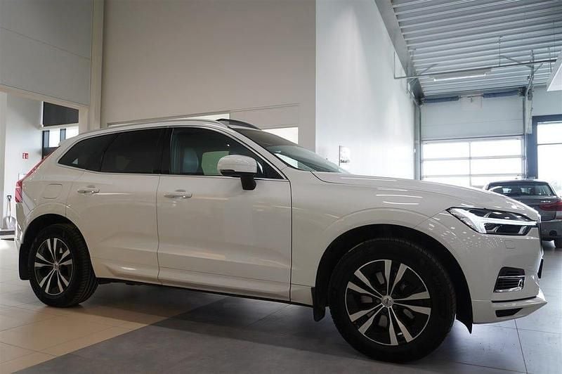 Begagnad Volvo XC60 Momentum 392 HK (288 kW) 2020 Vit SUV
