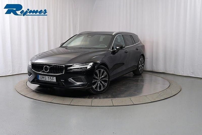 Svart (onyx svart metallic) Begagnad 2023 Volvo V60 Core Kombi | 379 900 kr (Lite dyr) - Bild 1/4