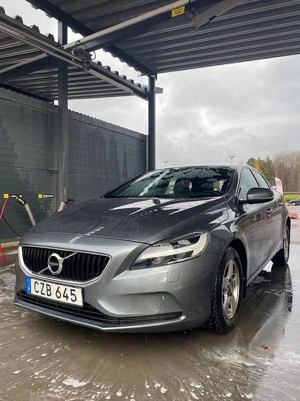 Begagnad Volvo V40 120 HK (88 kW) 2017 Halvkombi