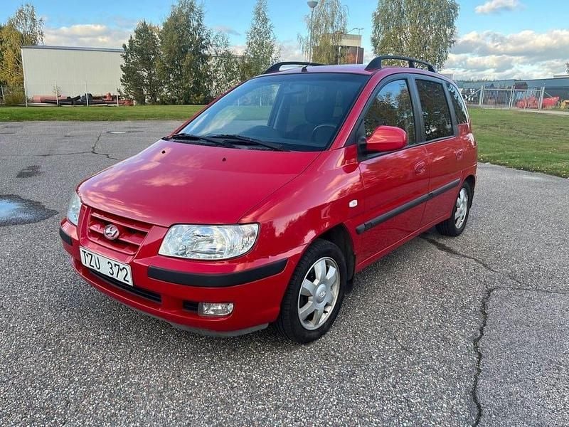 Röd Begagnad 2002 Hyundai Matrix Minibuss | 16 900 kr (Marknadspris) - Bild 1/4