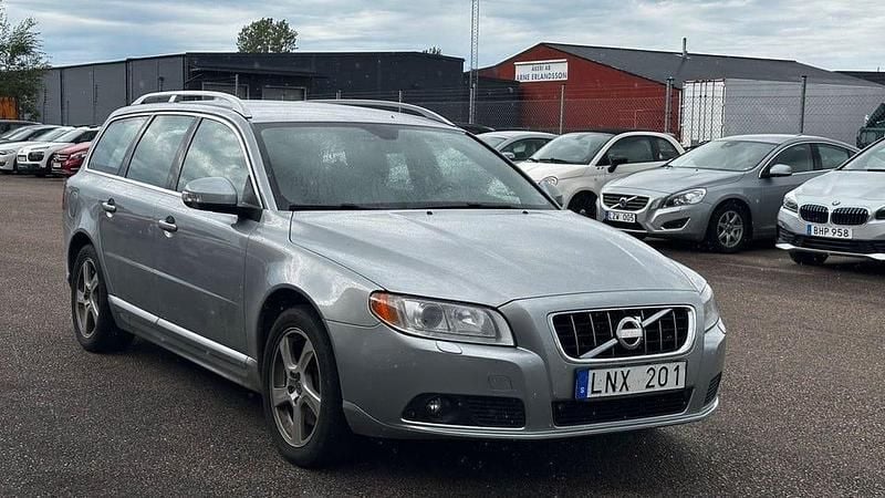 Silver Begagnad 2010 Volvo V70 Summum Kombi | 99 500 kr (Lite dyr) - Bild 1/4
