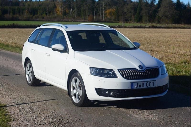 Vit Begagnad 2013 Skoda Octavia Elegance Kombi | 135 000 kr (Marknadspris) - Bild 1/4