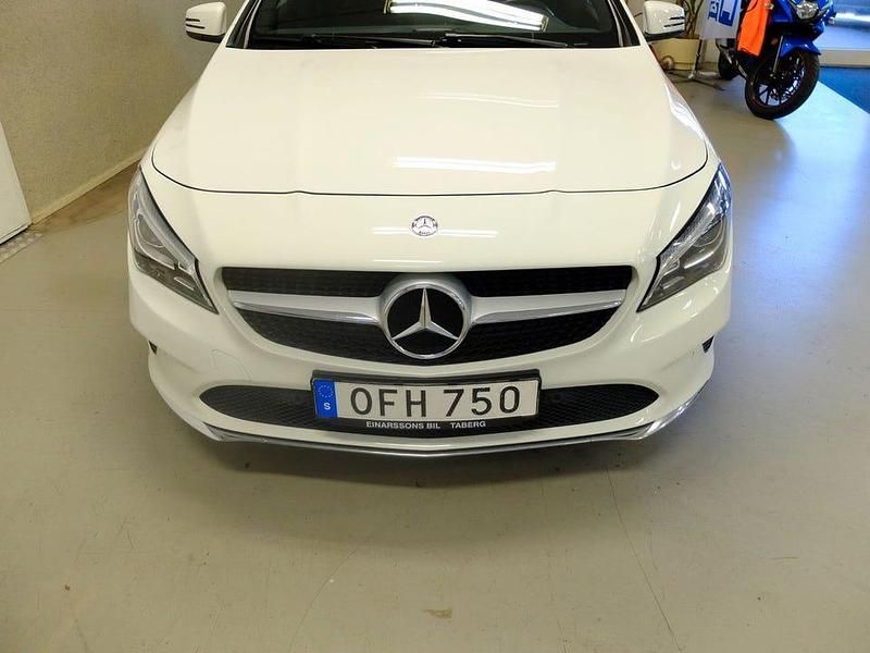 Begagnad Mercedes CLA220 Shooting Brake 177 HK (130 kW) 2016 Vit Kombi