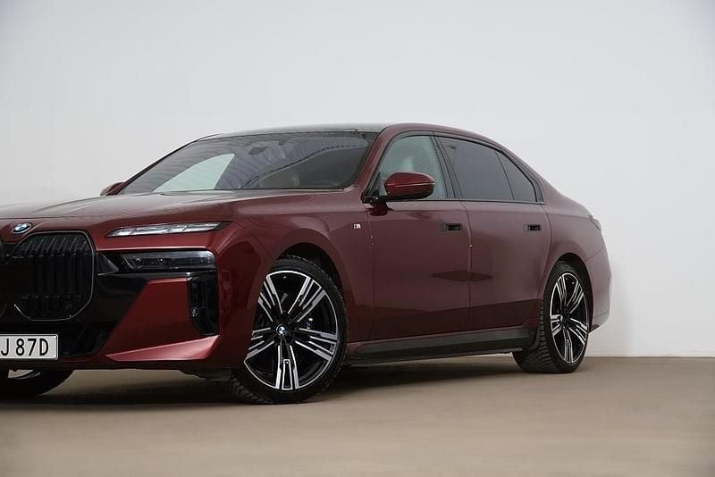 Begagnad BMW i7 Executive 400 kW (544 HK) 2024 Röd Sedan