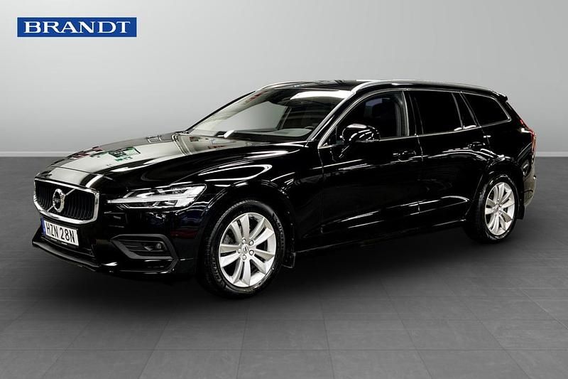 Begagnad Volvo V60 Momentum 200 HK (147 kW) 2021 Svart Kombi