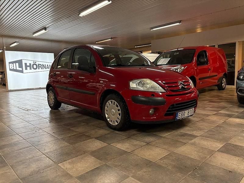 Röd Begagnad 2006 Citroën C3 Halvkombi | 34 000 kr (Lite dyr) - Bild 1/4
