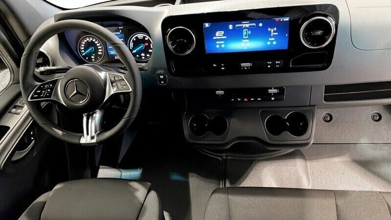 Begagnad Mercedes E-Sprinter 11 kW (15 HK) 2024 Vit Van
