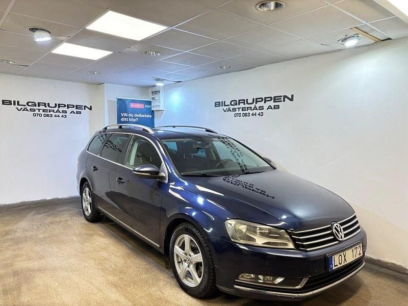 Mörkblå Begagnad 2011 VW Passat Kombi | 69 900 kr (Marknadspris) - Bild 1/4