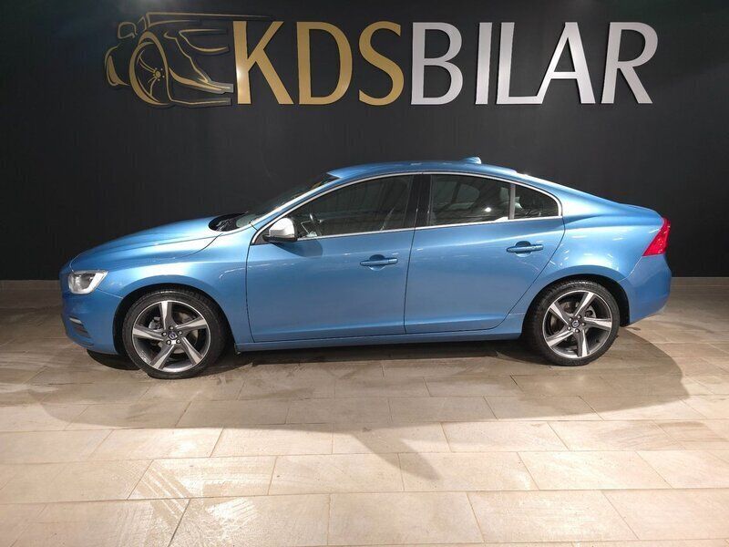 Blå Begagnad 2014 Volvo S60 R-Design Sedan | 149 900 kr (Marknadspris) - Bild 1/4