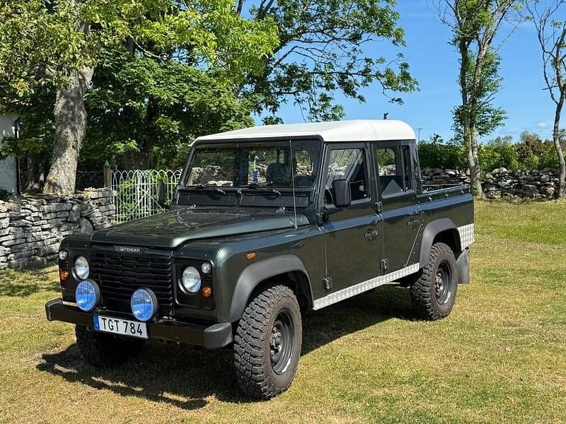 Land rovergrön Begagnad 2005 Land Rover Defender Pickup | 379 000 kr - Bild 1/4