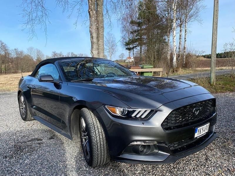 Metallic Begagnad 2017 Ford Mustang Convertible Cab | 329 000 kr - Bild 1/4