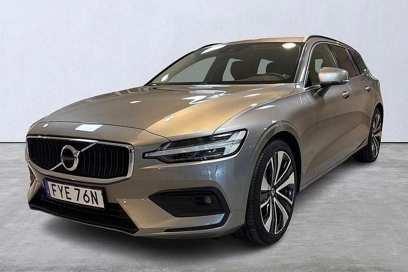 Grå Begagnad 2021 Volvo V60 Pro Kombi | 329 900 kr (Marknadspris) - Bild 1/4