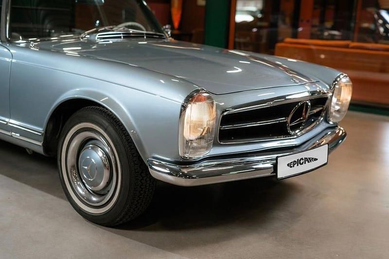 Begagnad Mercedes 230 150 HK (110 kW) 1966 Ljusblå Cab