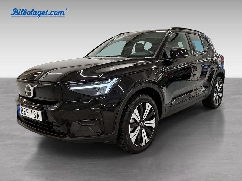 Svart Begagnad 2023 Volvo XC40 Core SUV | 329 500 kr (Superpris) - Bild 1/3