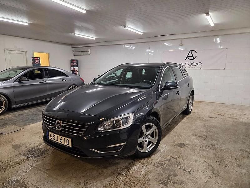 Begagnad Volvo V60 Momentum 120 HK (88 kW) 2015 Grå Kombi