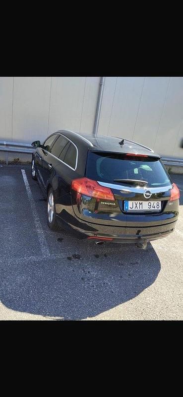 Svart Begagnad 2011 Opel Insignia Cosmo Kombi | 40 000 kr (Bra pris) - Bild 1/4