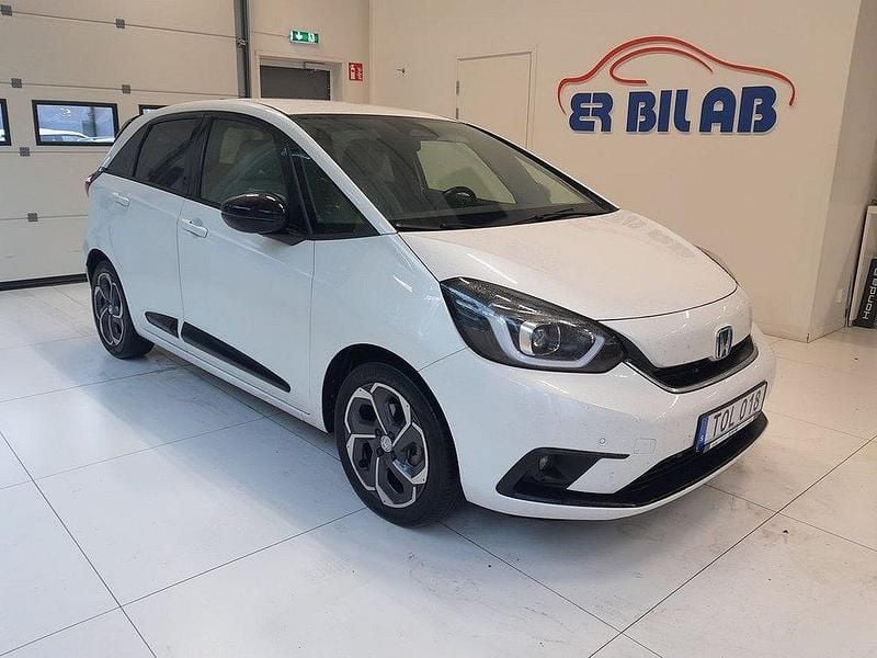 Vit Begagnad 2021 Honda Jazz Halvkombi | 214 900 kr (Marknadspris) - Bild 1/4